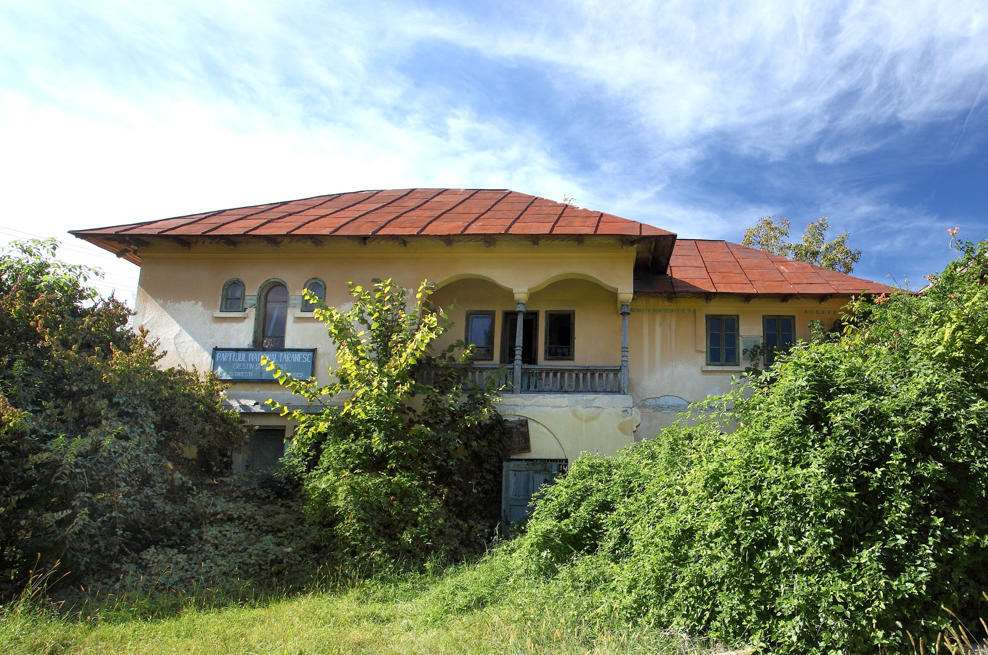 casa-mihalache.jpg