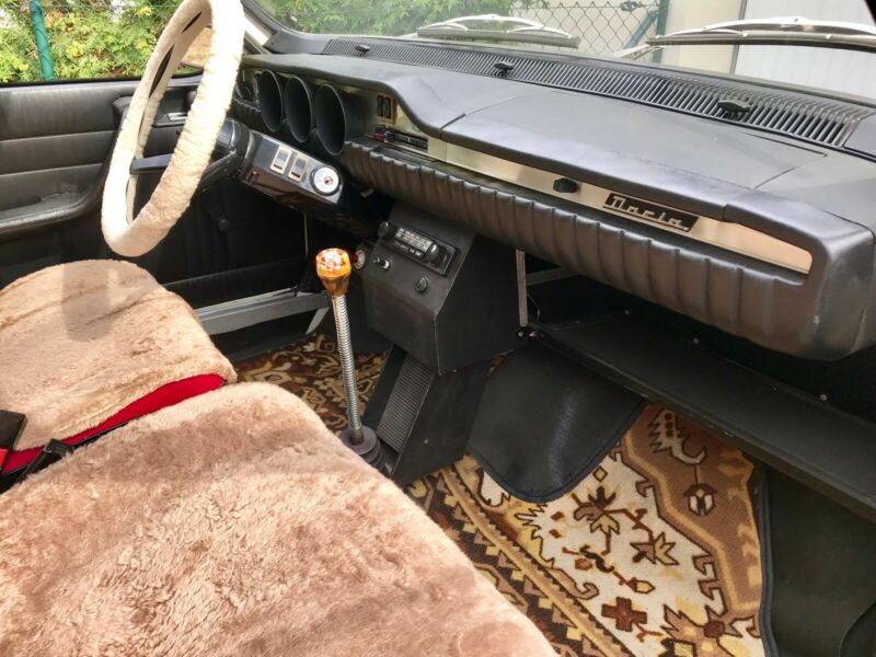 Dacia-1975-interior.jpg