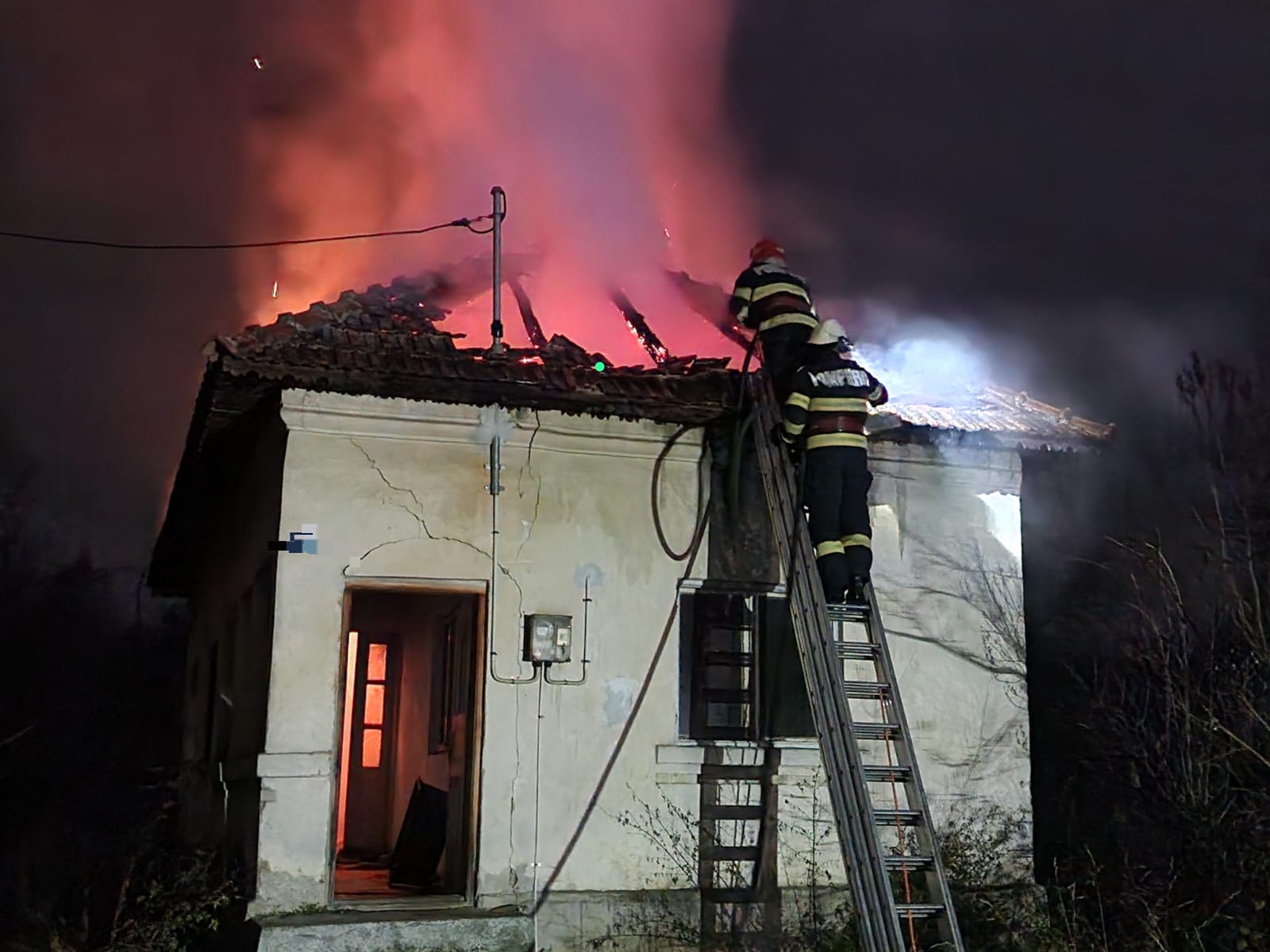 incendiu-casa3.jpg