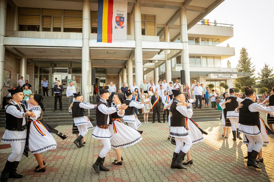 11-august-festival-folclor-mioveni.jpg