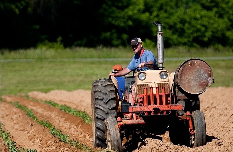 tractor-agricultura-Pexels-e1587475191568.jpeg